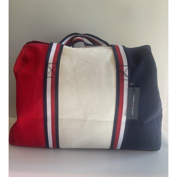 Tommy Hilfiger Duffle Bag - Picture 6 of 11